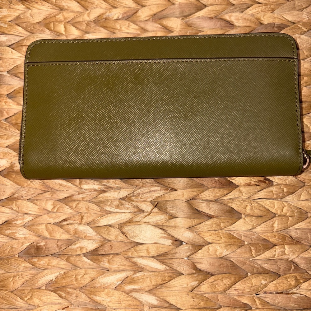 ❇️SALE❇️Kate spade wallet - Picture 3 of 3